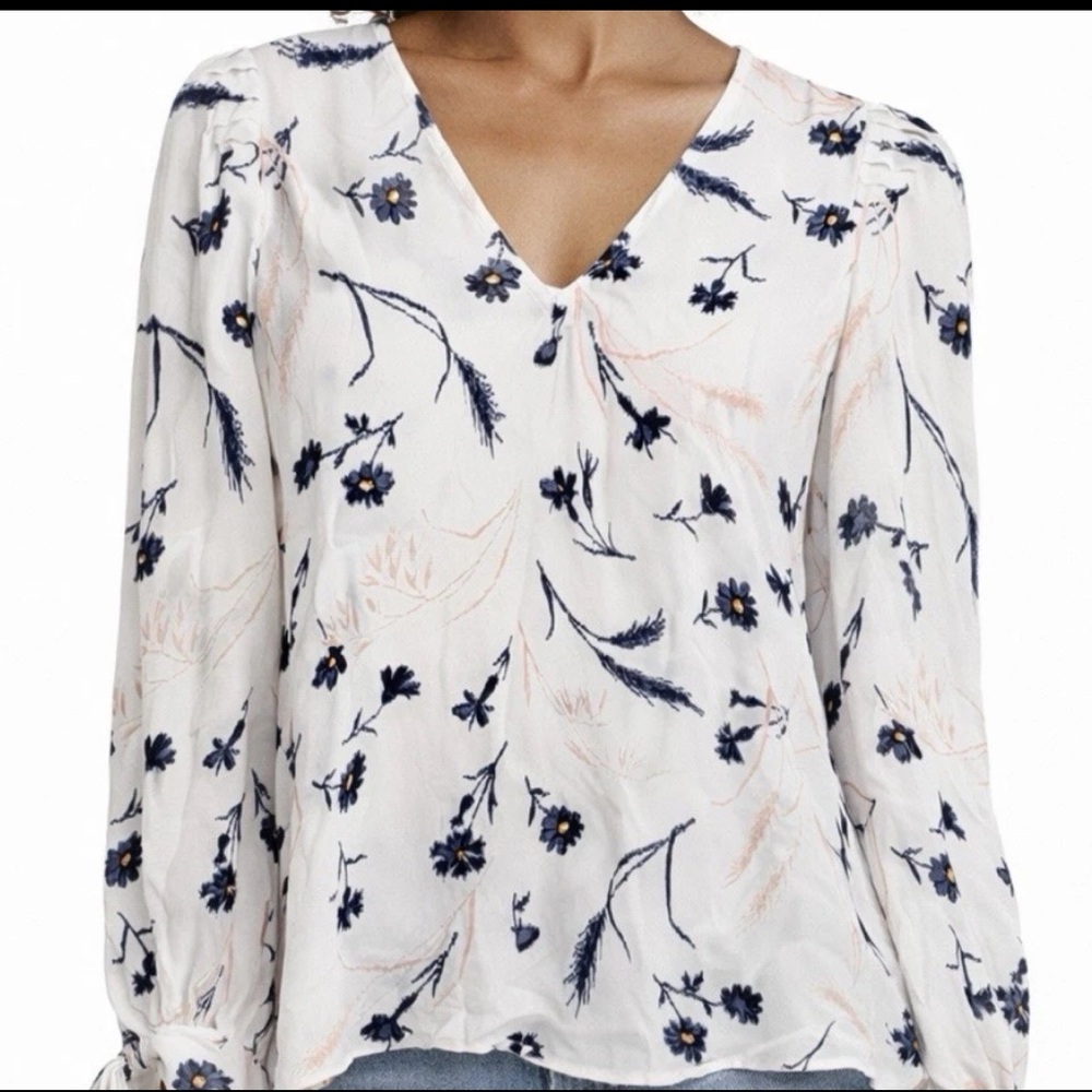 Joie 100 % Silk Yadra Floral Blouse. XS. Flowy Feminine. Color: Porcelain